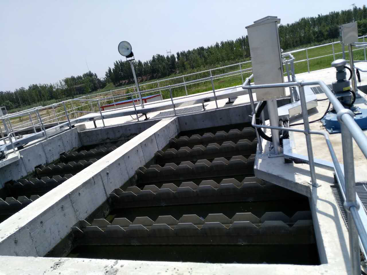 高效混凝沉淀池 堰板.jpg